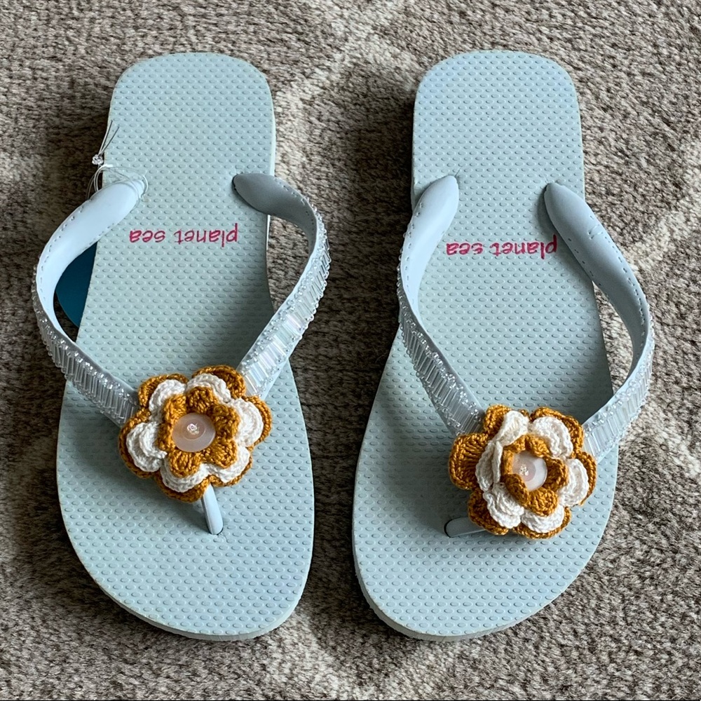 NWT Planet Sea flip flops